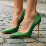 Verde Éclat™ – Satynowe Szpilki z Złotym Czubkiem