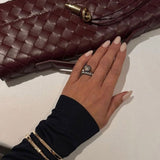 Melanie Clutch z Złotym Detalem Węzła